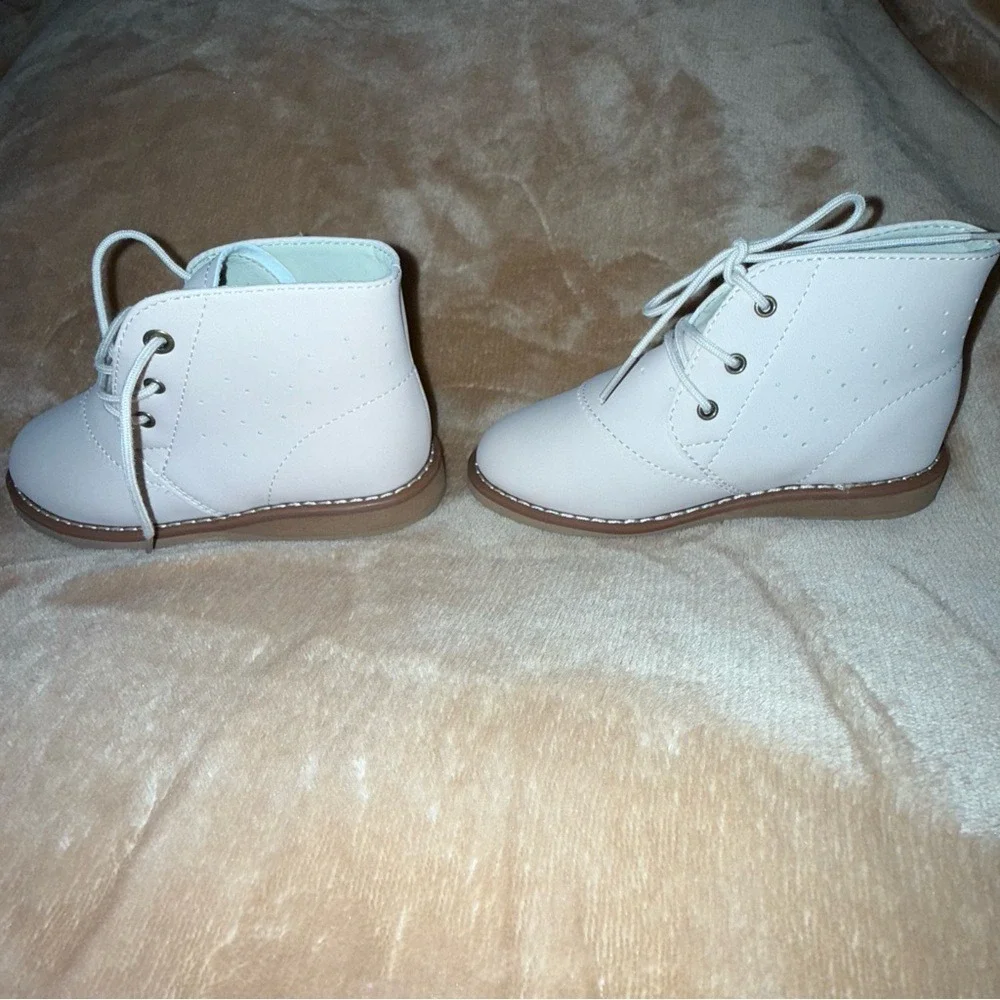 Rylee + Cru Kids Cream Faux Leather Lace Up Desert Ankle Boots Size 10